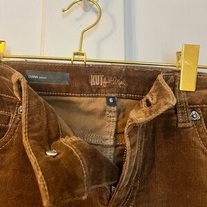 Out from the Kloth Women’s Diana skinny Corduroy Pant. Size 6